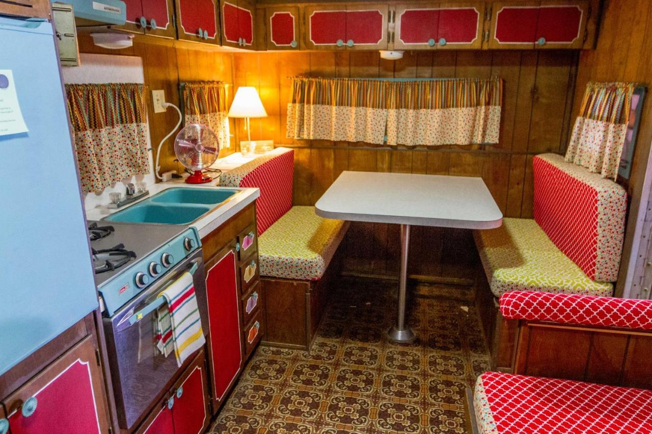 Lone Star Glamp Inn Warrenton Eksteriør billede