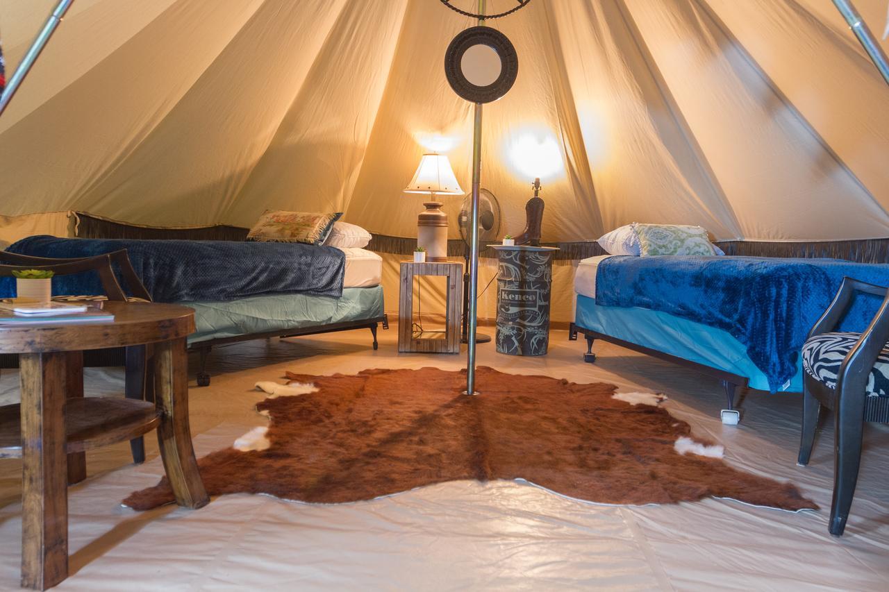 Lone Star Glamp Inn Warrenton Eksteriør billede